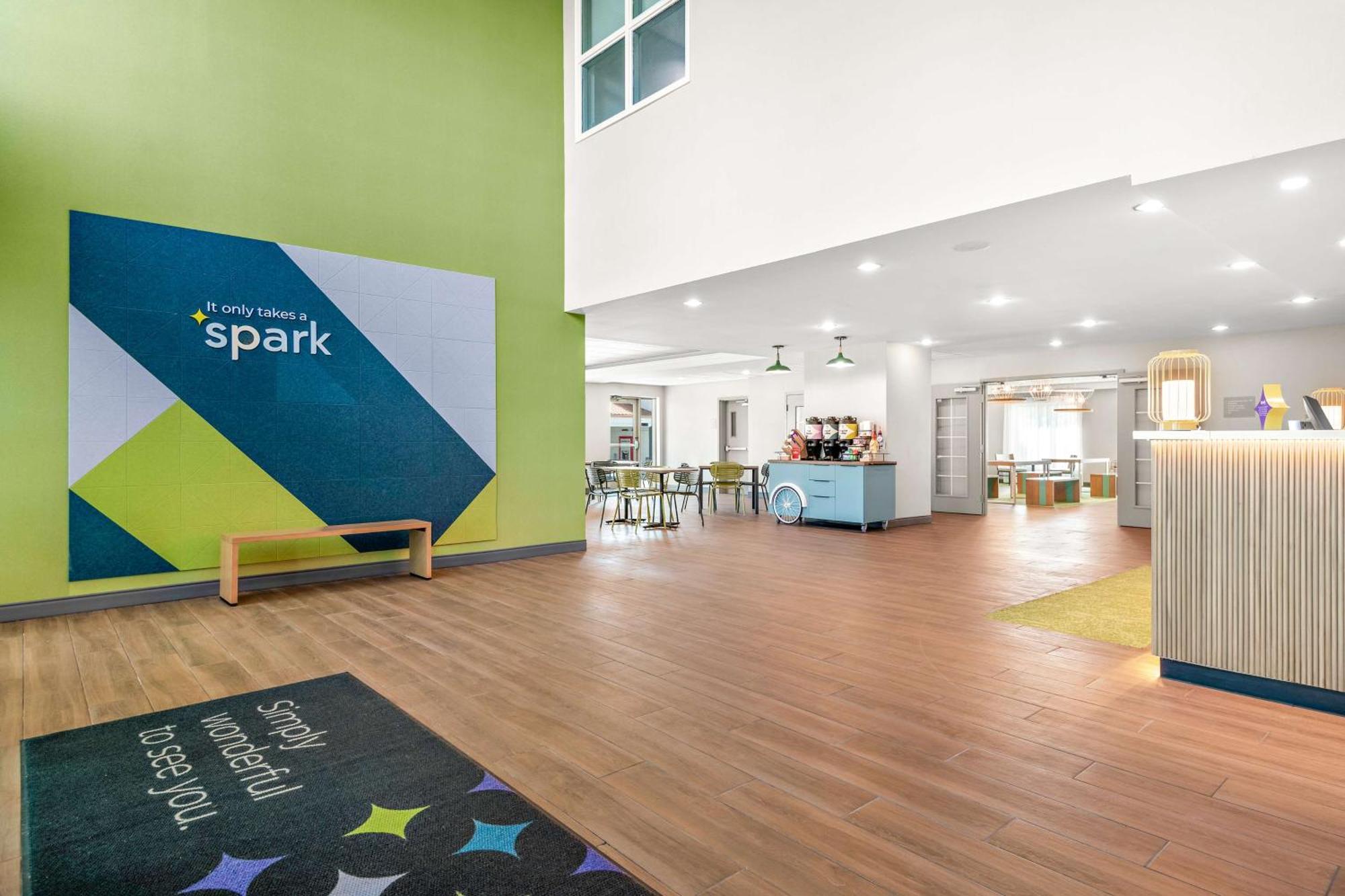 Spark By Hilton Экстон Экстерьер фото